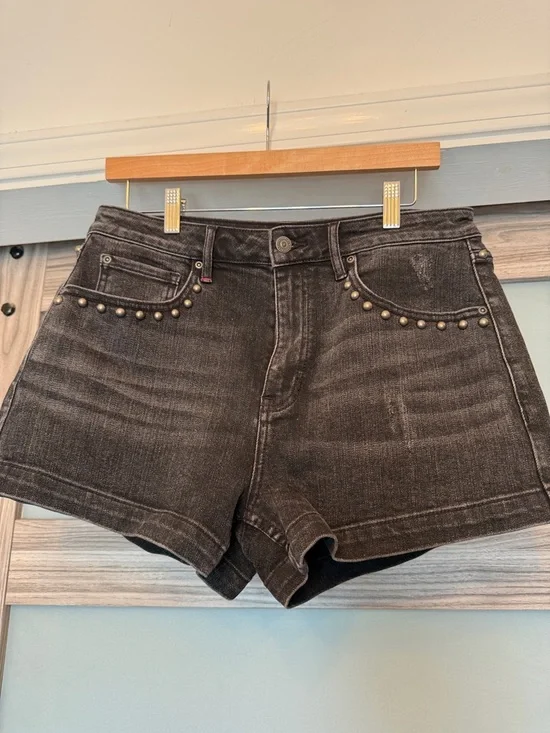 Idyllwind Black Studded High-Rise Jean Shorts - Picture 1 of 4